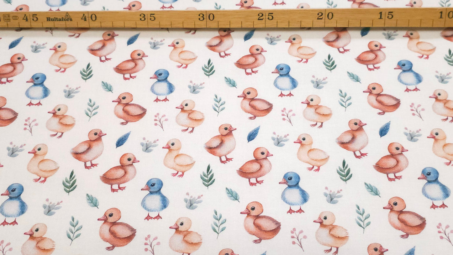 Bomuld Print Påskekyllinger Hvid med blå/pink/grøn