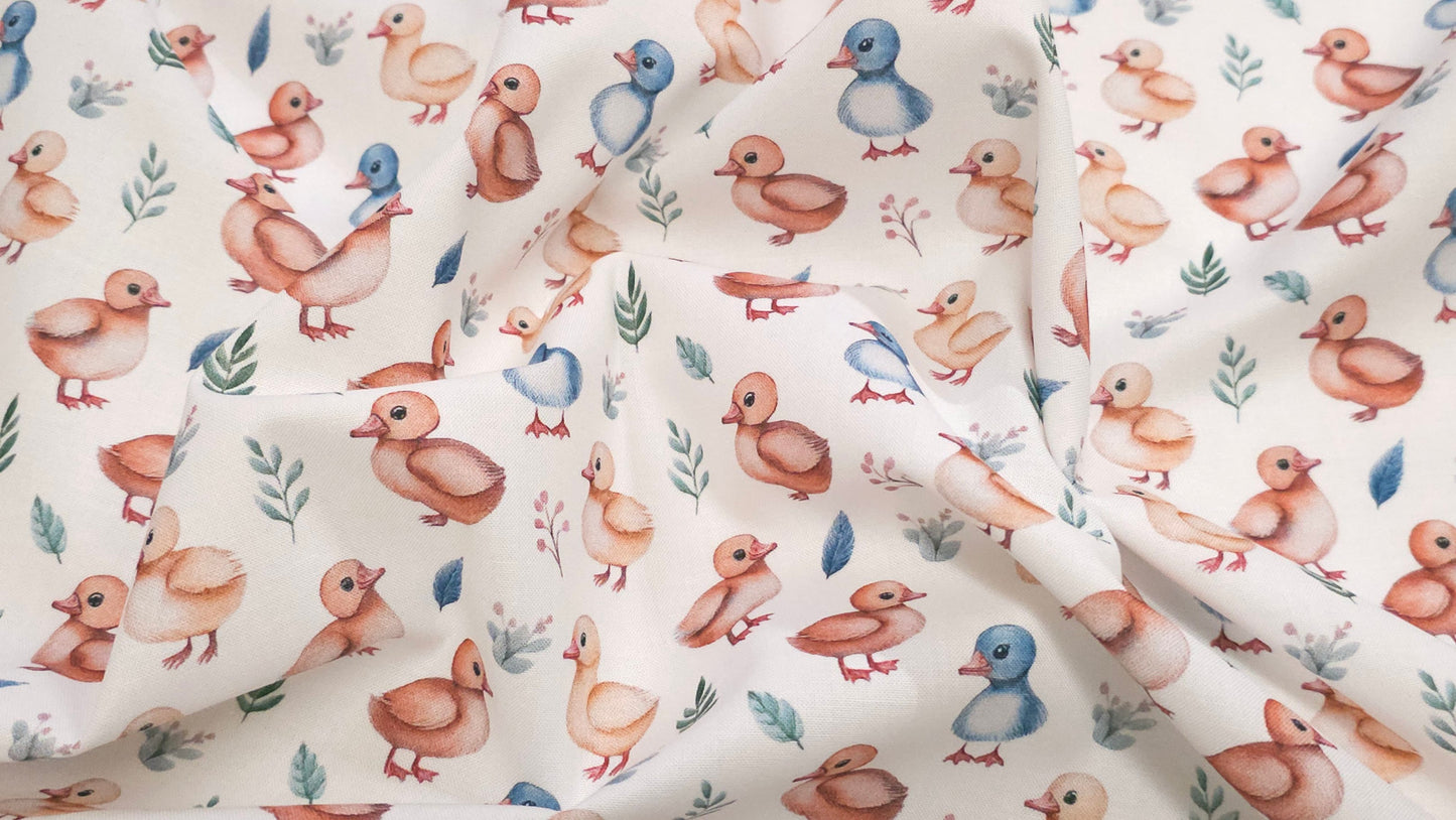 Bomuld Print Påskekyllinger Hvid med blå/pink/grøn