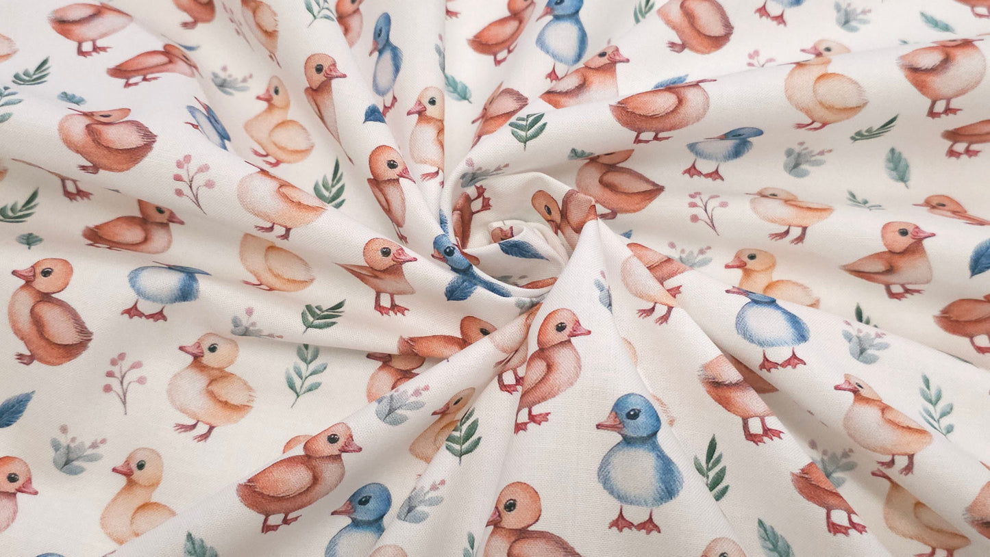 Bomuld Print Påskekyllinger Hvid med blå/pink/grøn