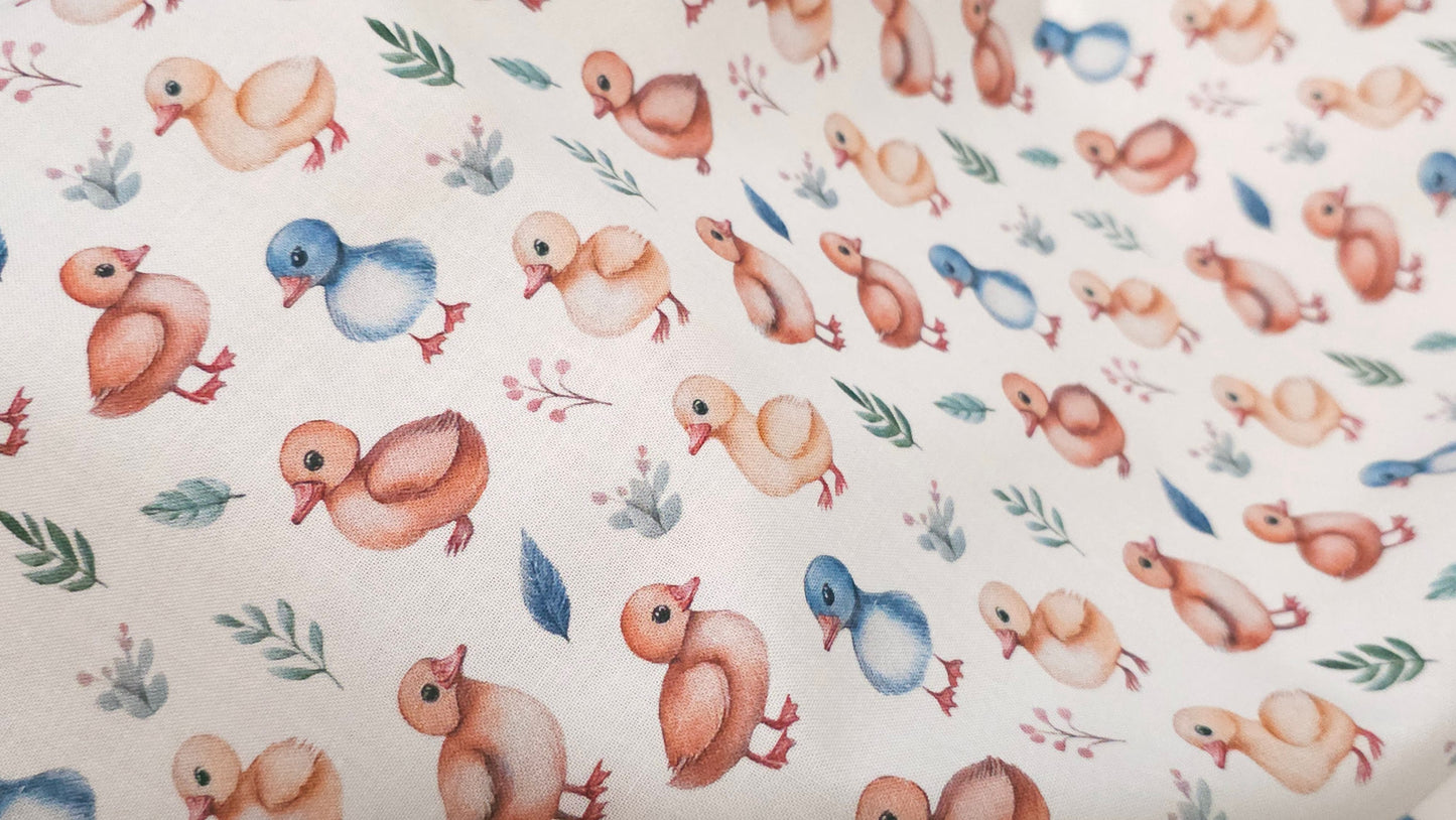 Bomuld Print Påskekyllinger Hvid med blå/pink/grøn